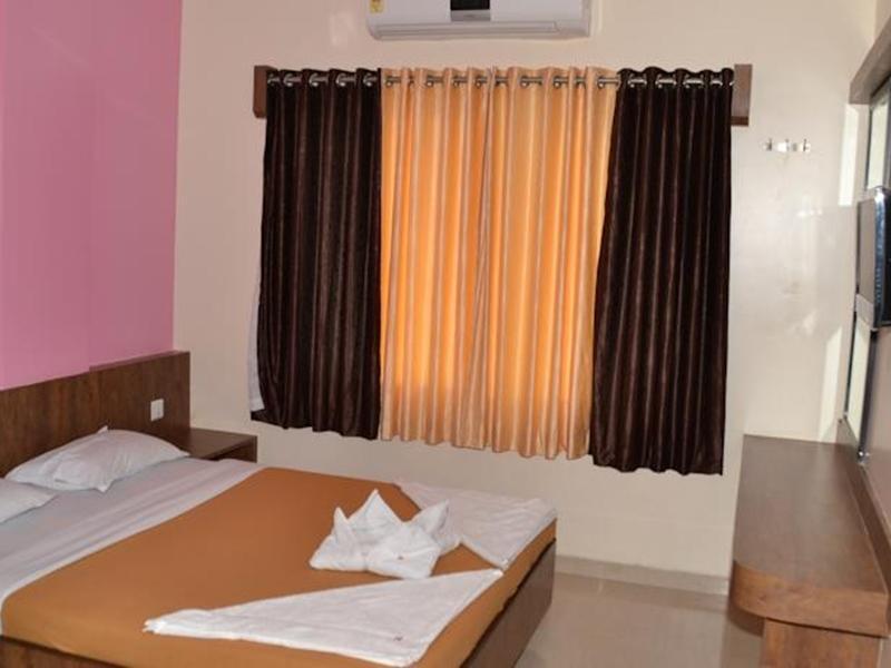 OYO 4092 Hotel Sai Palkhi Shirdi Bagian luar foto