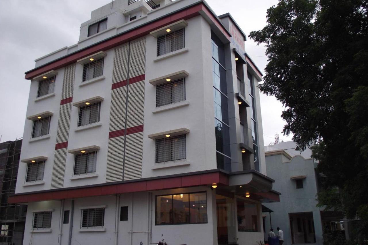 OYO 4092 Hotel Sai Palkhi Shirdi Bagian luar foto